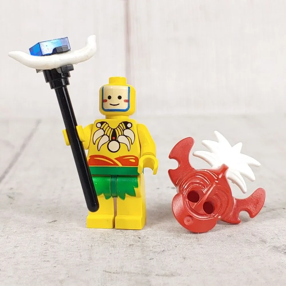 LEGO Minifigure pi068 Islander King Kahuka - for 6236 6262 6256 6278 - w/ STAFF